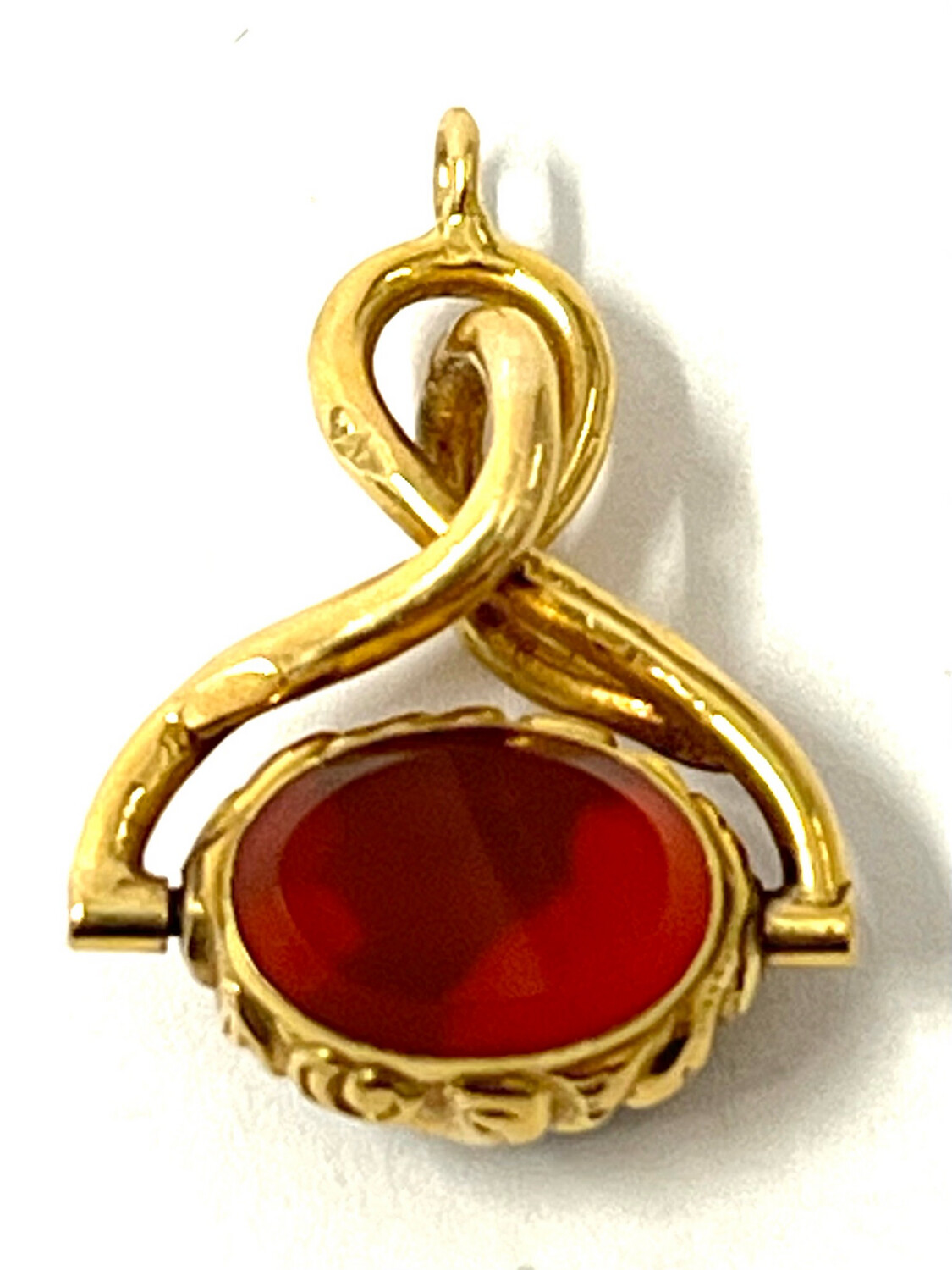 Small swivel fob pendant in 750 gold, two sides with bloodstone and carnelian ca.1860 France 19th century as a seal but unused