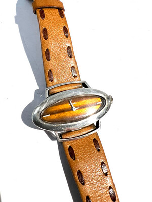 Women&#39;s wristwatch in the shape of an ellipse 1960&#39;s tiger eye dial silver matching original bracelet midcentury