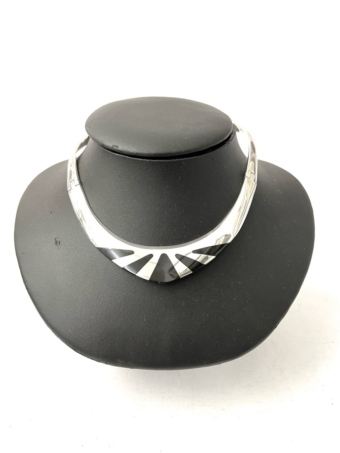 Choker, torque necklace 925 sterling silver with onyx inlaid in a star shape, midcentury around 1960&#39;s Mexico