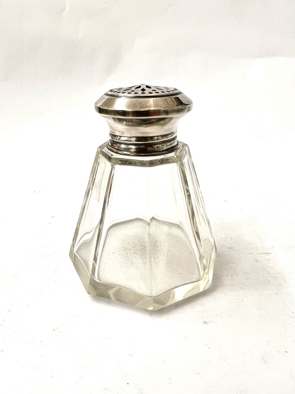 Sugar shaker shaker 950 silver and glass Art Deco France around 1920 We have a second shaker with a different glass but with the same silver lid