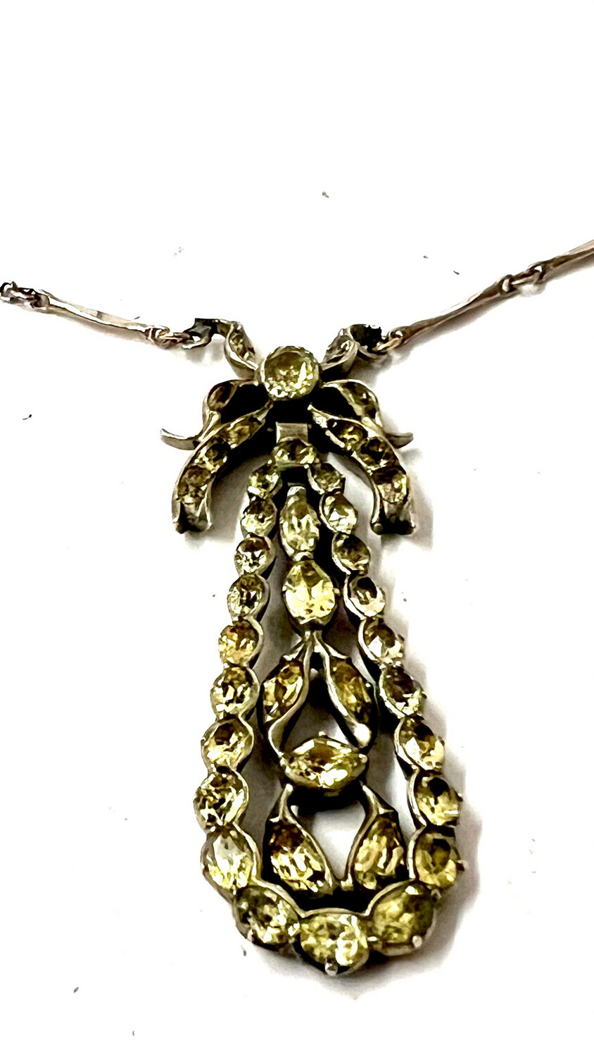 Necklace, pendant with chain with Beryl in a closed foiled setting antique around 1800 Empire George III England Biedermeier
