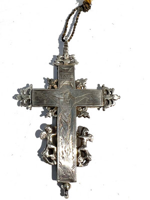 Kreuzanhänger Kruzifix Italien 17./ 18. Jahrhundert Neapel Reliquienkreuz zum Öffnen