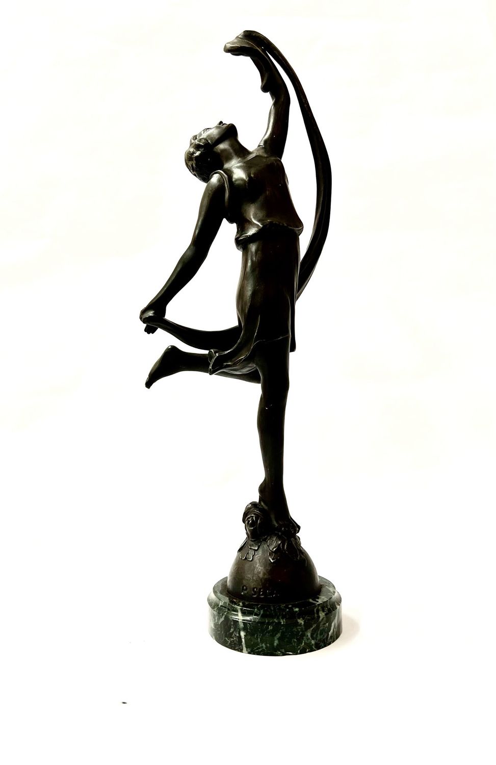 Skulptur Statue Art Deco Tänzerin signiert P. Sega um 1925 Frankreich auf Marmorsockel , Zinkguss 