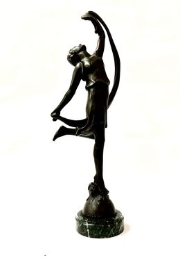 Original Sculpture statue Art Deco dancer signed P. Sega made around 1925 in France, on a marble base, spelter