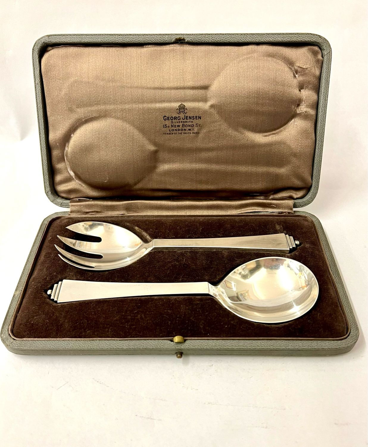 Sterling silver salad servers Georg Jensen Denmark design pyramid, English hallmarks for 1933 in its original box