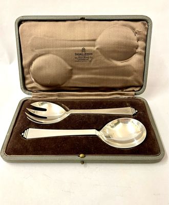 Sterling silver salad servers Georg Jensen Denmark design pyramid, English hallmarks for 1933 in its original box