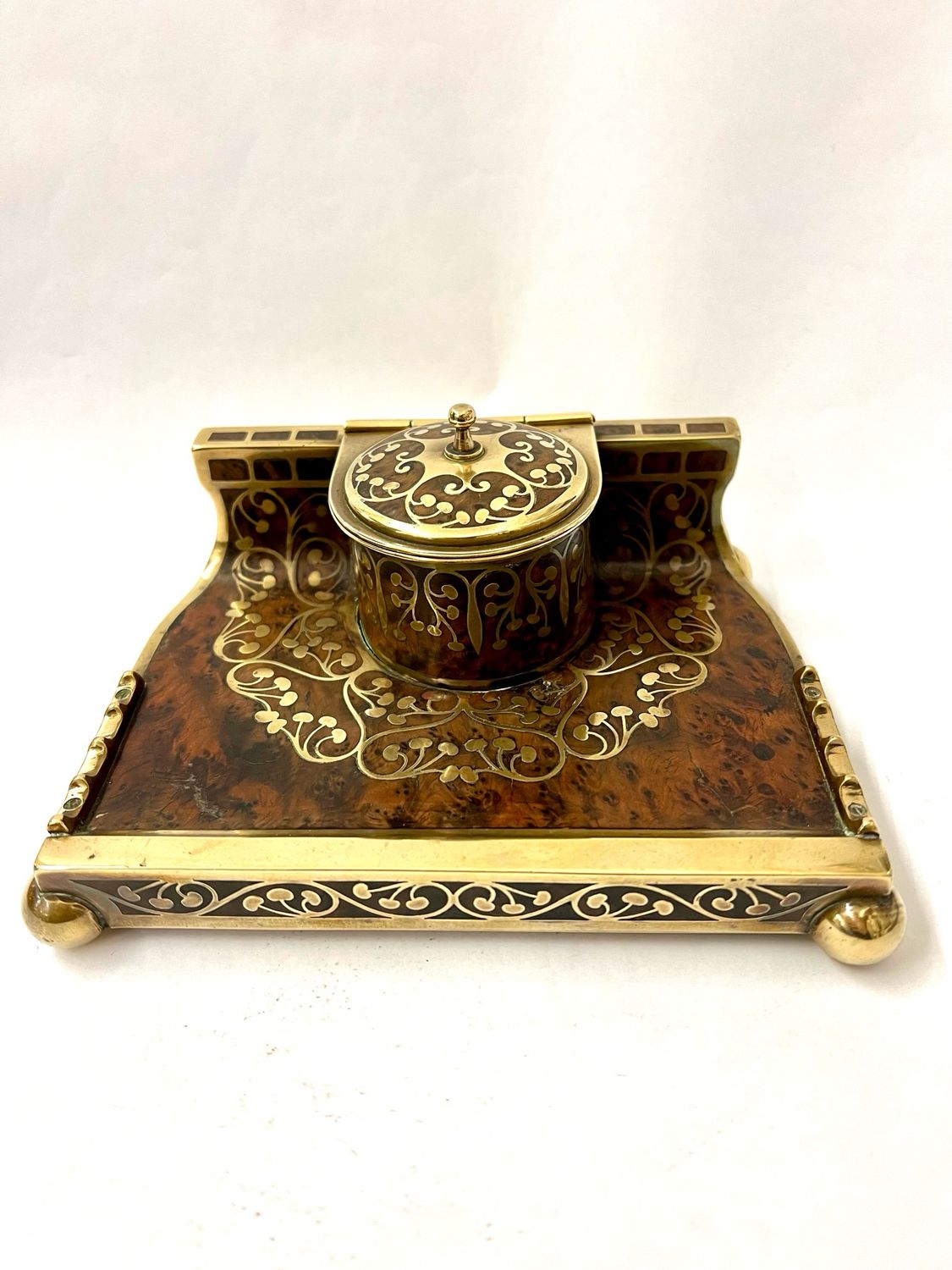 Erhard &amp; Söhne inkwell Art Nouveau, burl wood inlaid with brass around 1900 Germany signed