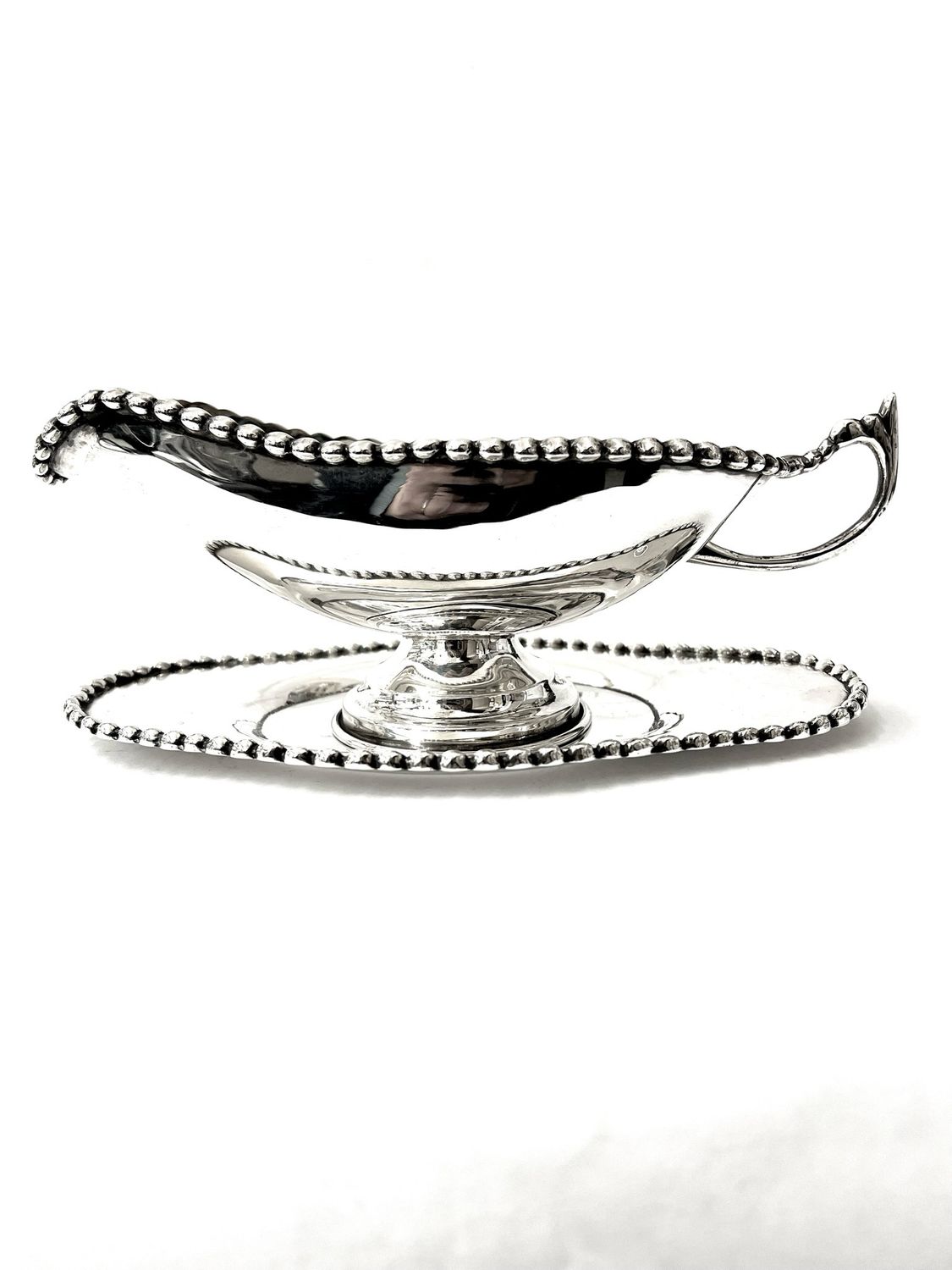 925 sterling silver large heavy (624 g) gravy boat 2 parts on matching coaster pearl edge decoration, Art Deco, Mexico