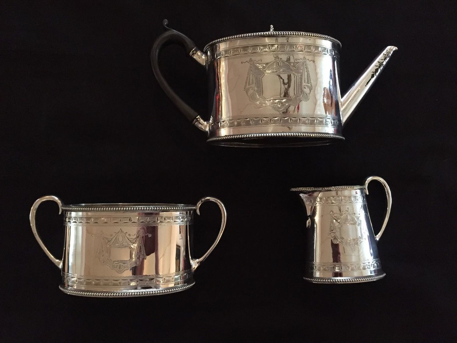 Dreiteiliges Teeservice aus massivem Sterling Silber , London, England 1876 von Robert Harper, 3 piece silver tea set victorian teapot cream jug sugar bowl