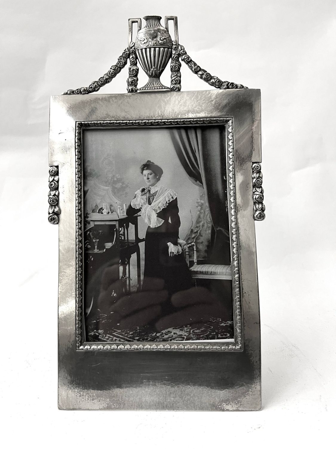 WMF photo frame around 1910 Britannia metal with amphora and rose decoration with a stand
