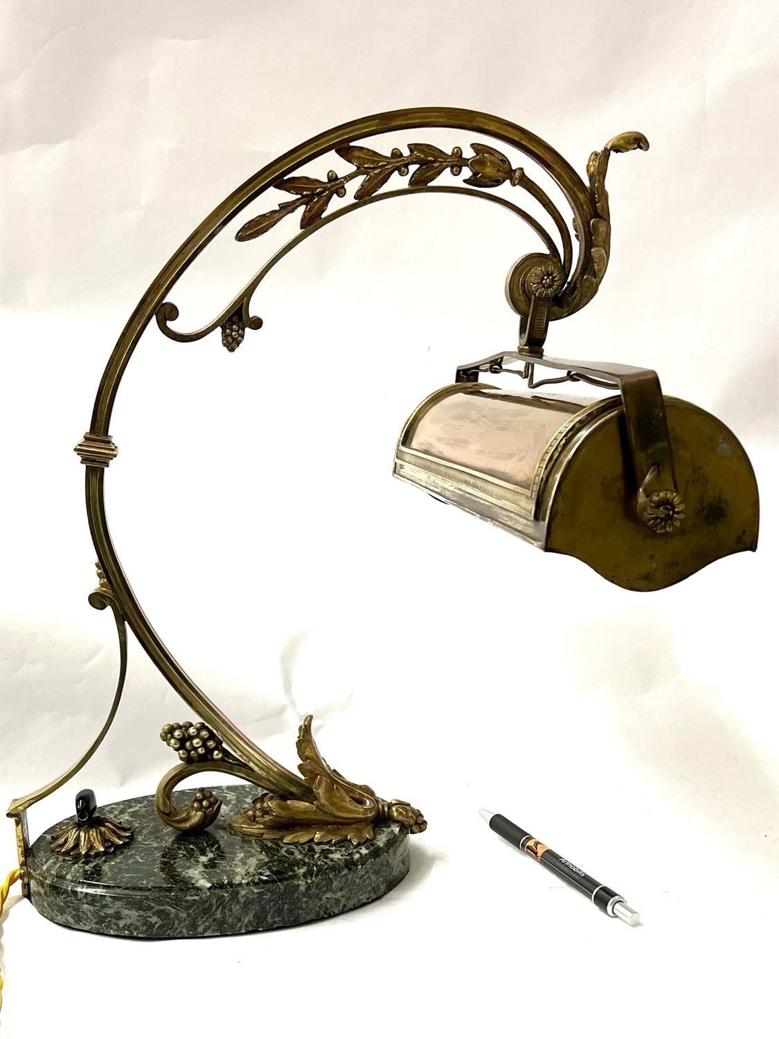 Large desk lamp Bankers lamp made of bronze, on a marble base Art Nouveau around 1900, long shade made of copper