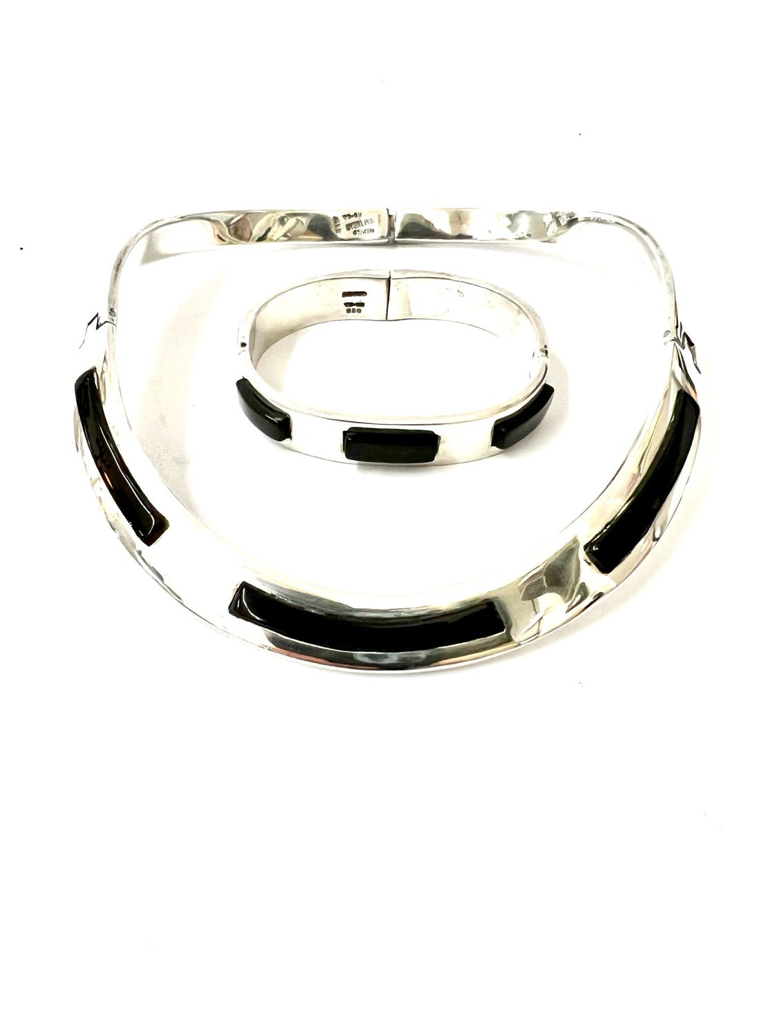 Silber Sterling Halsreif mit mit passendem Armreif besetzt mit rechteckigen dicken über dem Silber herausragenden Onyx Steinen modernistisches Design Mexico 