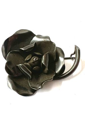 Brosche aus Eisen in Form einer Rose um 1910 