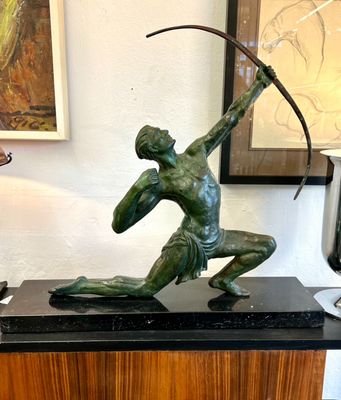 Sculpture of an archer bronzed white metal Art Deco 1920s - 1930s on a black marble base