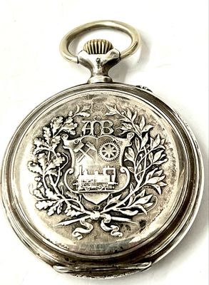 Taschenuhr der Marke „IWC“ Schweiz, Emaille Zifferblatt ,Silber Gehäuse mit aufwendiger Applikation der Borsig Werke mit Eisenbahn um 1915 Geschenk zum 25 jährigen Jubiläum 