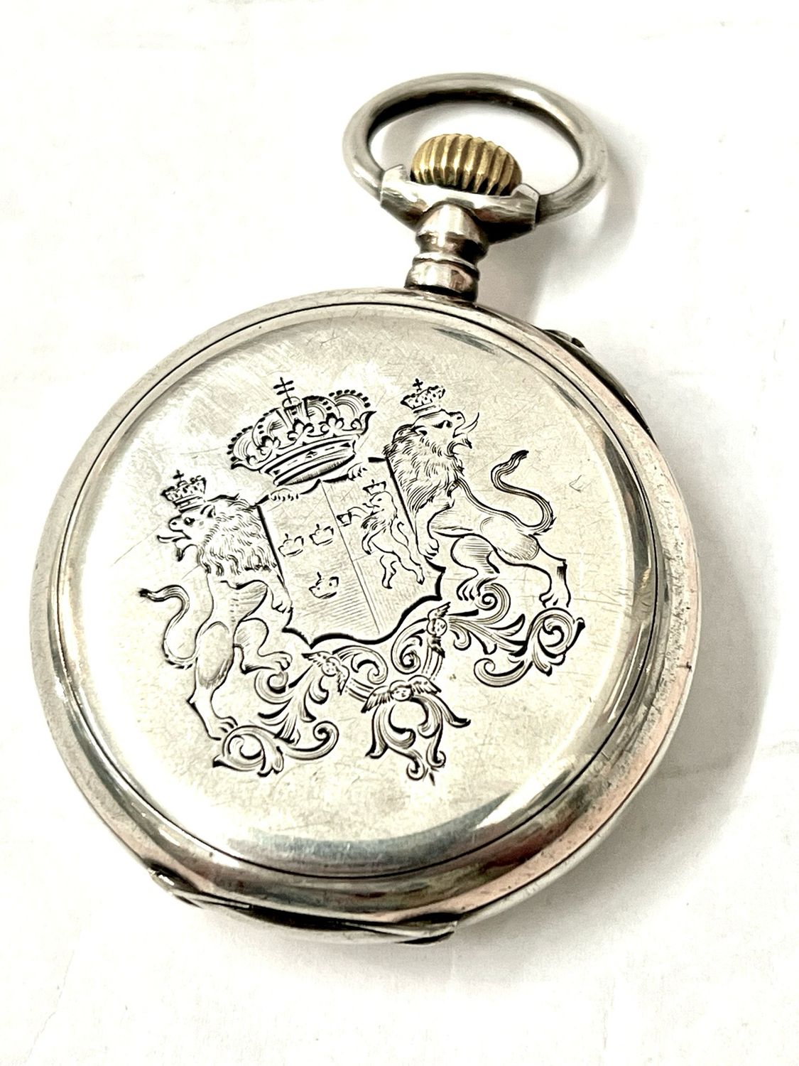 Taschenuhr Ankerhemmung Savonette Silber mit graviertem Wappen schwedische Königskrone Schweizer Uhrwerk Emaille Zifferblatt um 1900 Medusa