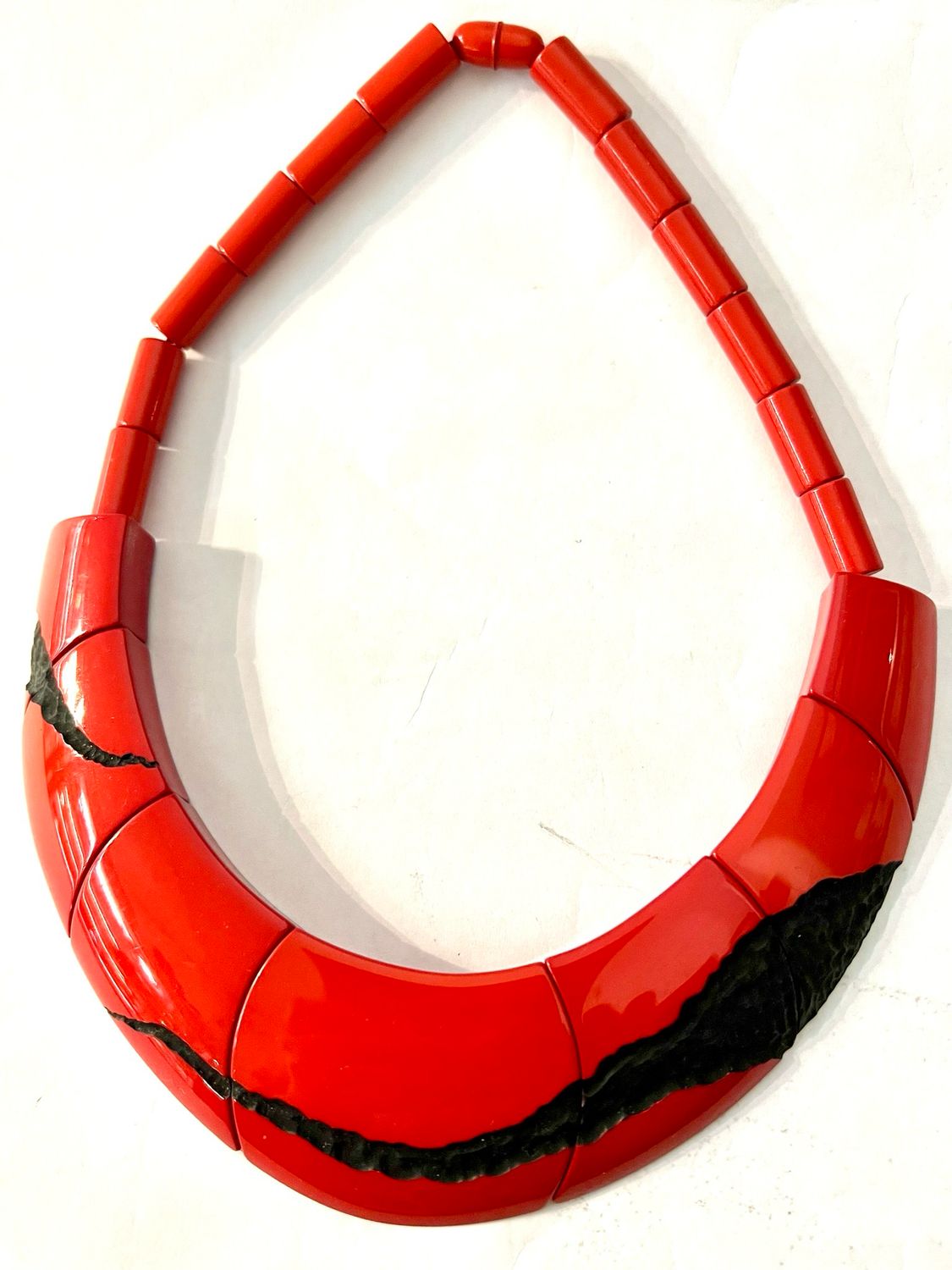 Guillemette L‘Hoir Paris Collier Kunststoff rot schwarz 1980’er Jahre signiert 