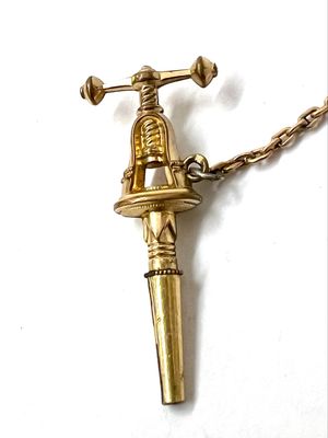 Ungewöhnlicher Uhrenschlüssel für Taschenuhren in der Form eines Korkenzieher vergoldet um 1880 Frankreich, Kuriosität