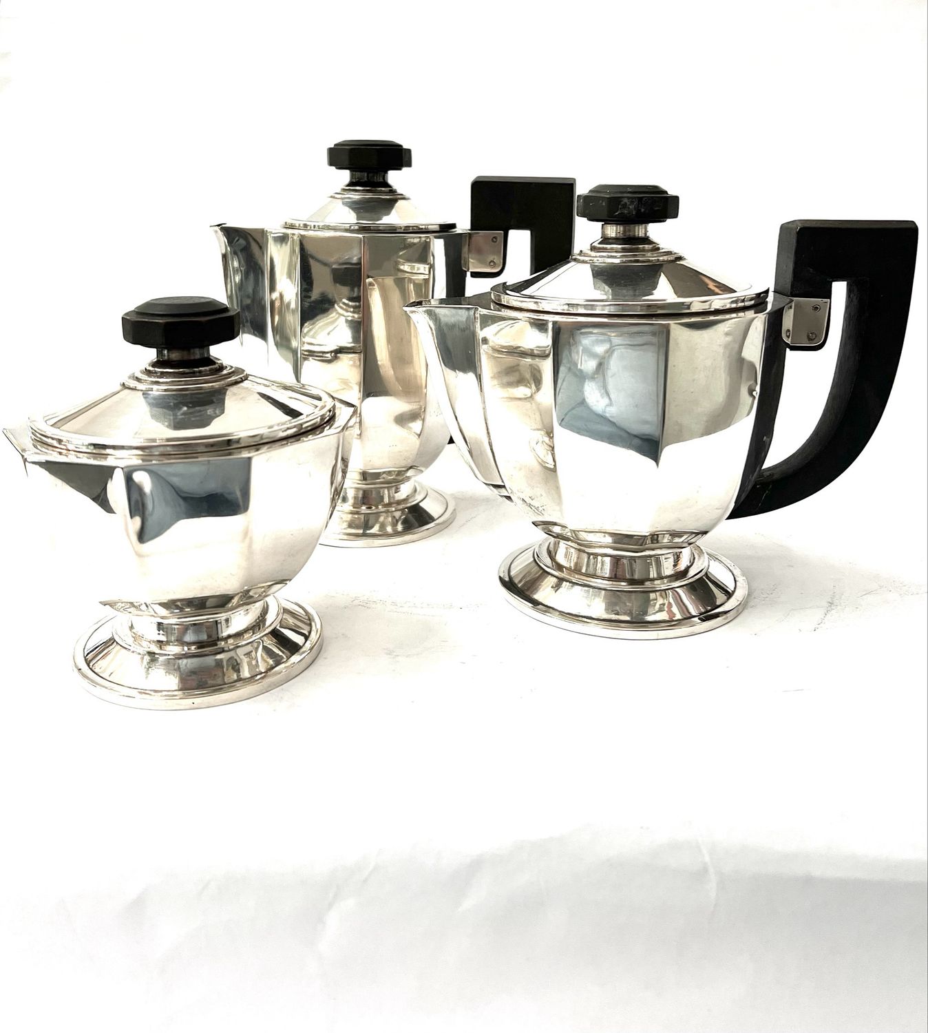 3teiliges Art Deco Tee- und Kaffeeservice in 800 Silber Teekanne , Kaffee -oder Wasserkanne Zuckerdose mit Deckel 8 eckige Form mit Holzgriffen