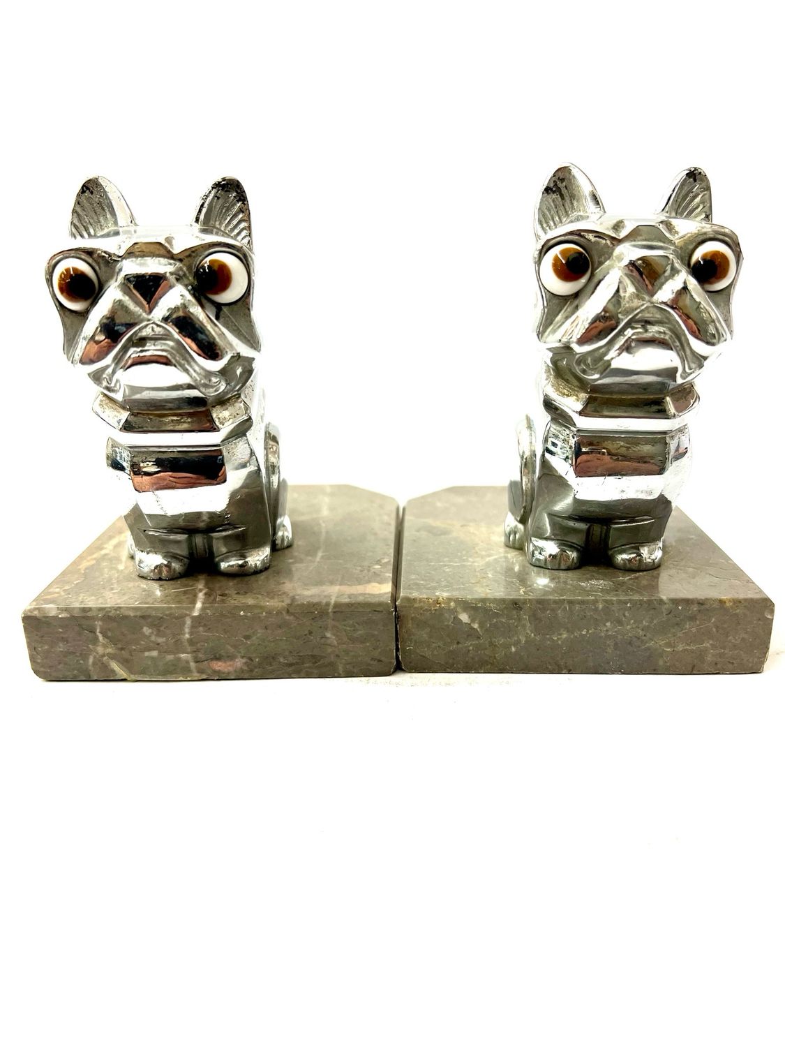 Paar Buchstützen Bücherstützen, Art Deco verchromt signiert, Hippolyte Moreau , französische Bulldoggen mit Glasaugen , witzig 
