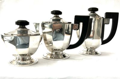 3teiliges Art Deco Tee- und Kaffeeservice in 800 Silber Teekanne , Kaffee -oder Wasserkanne Zuckerdose mit Deckel 8 eckige Form mit Holzgriffen