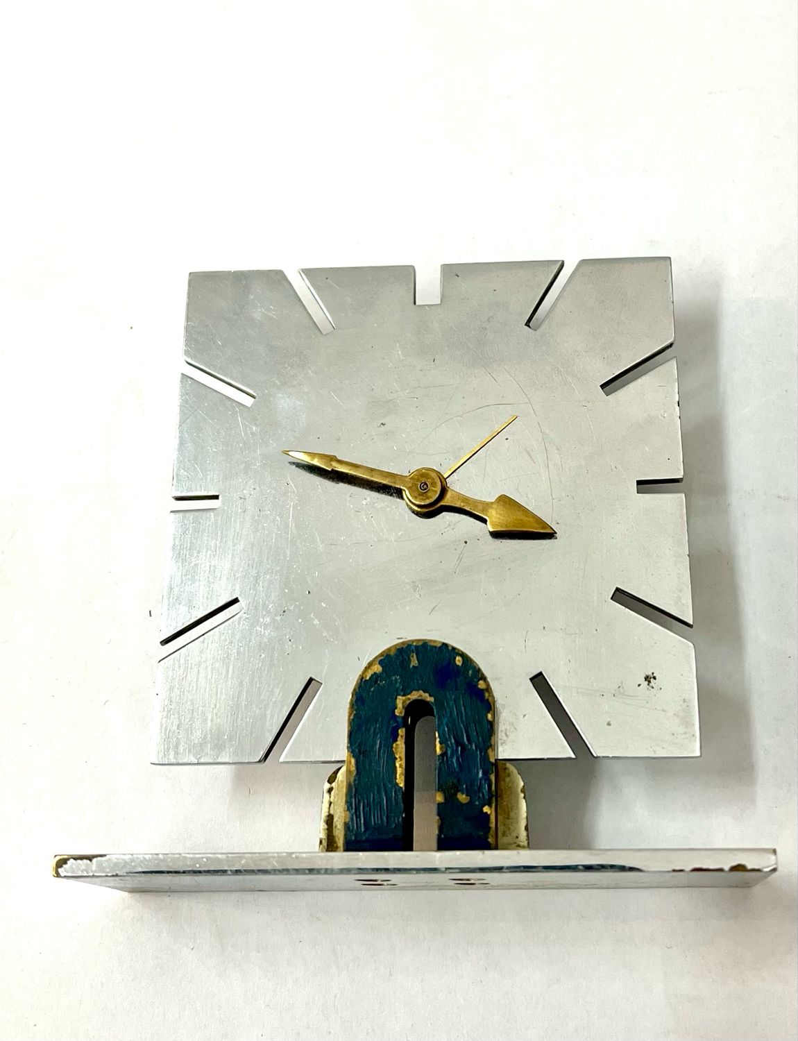 Art Deco Wecker „Ato“ signiert,  Leon Hato , Frankreich um 1930 , Messing vernickelt , mit blau und beige lackierten Elementen im originalen Zustand , Modernist 