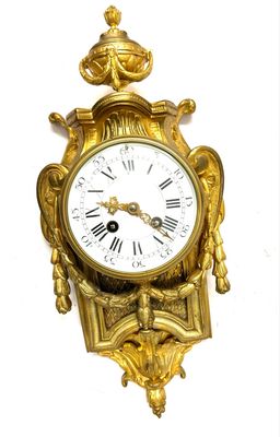 Carteluhr aus reich verzierter Bronze vergoldet 19.Jahrhundert Email Zifferblatt, Schlüsselaufzug 