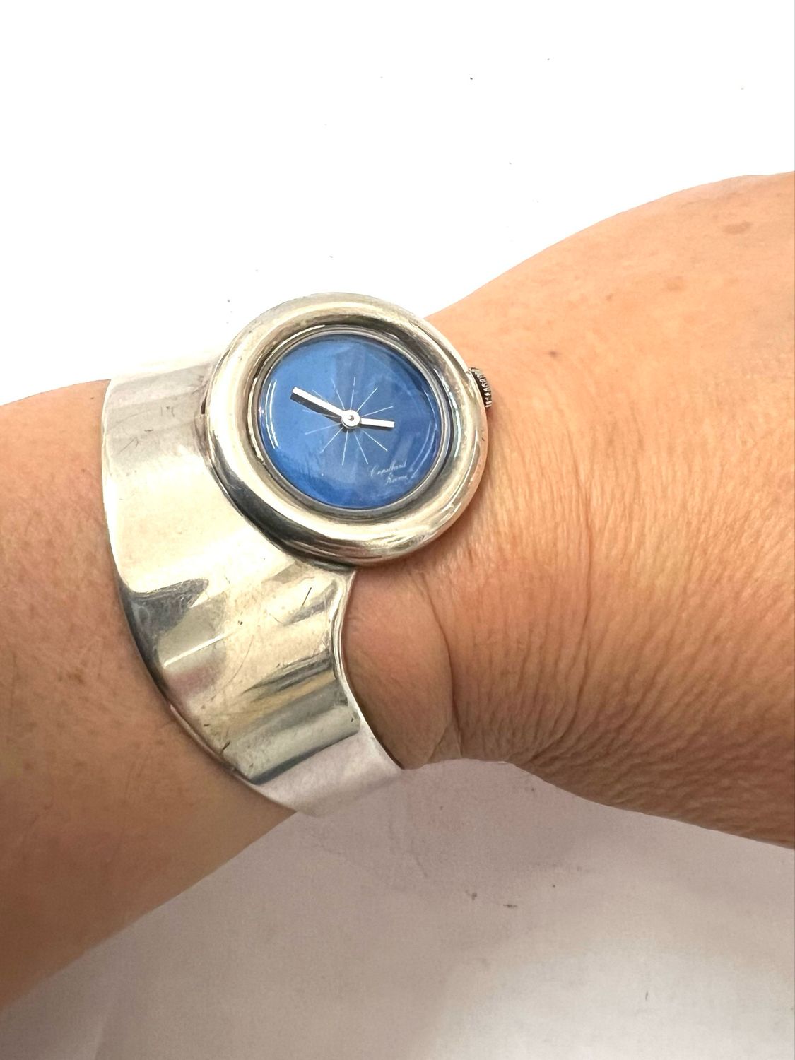 Armbanduhr Armreif 835 Silber Schweiz 1960‘er Jahre asymmetrische Form , Blaues Zifferblatt“ Cupillard Rième“ mit mechanischem Uhrwerk 