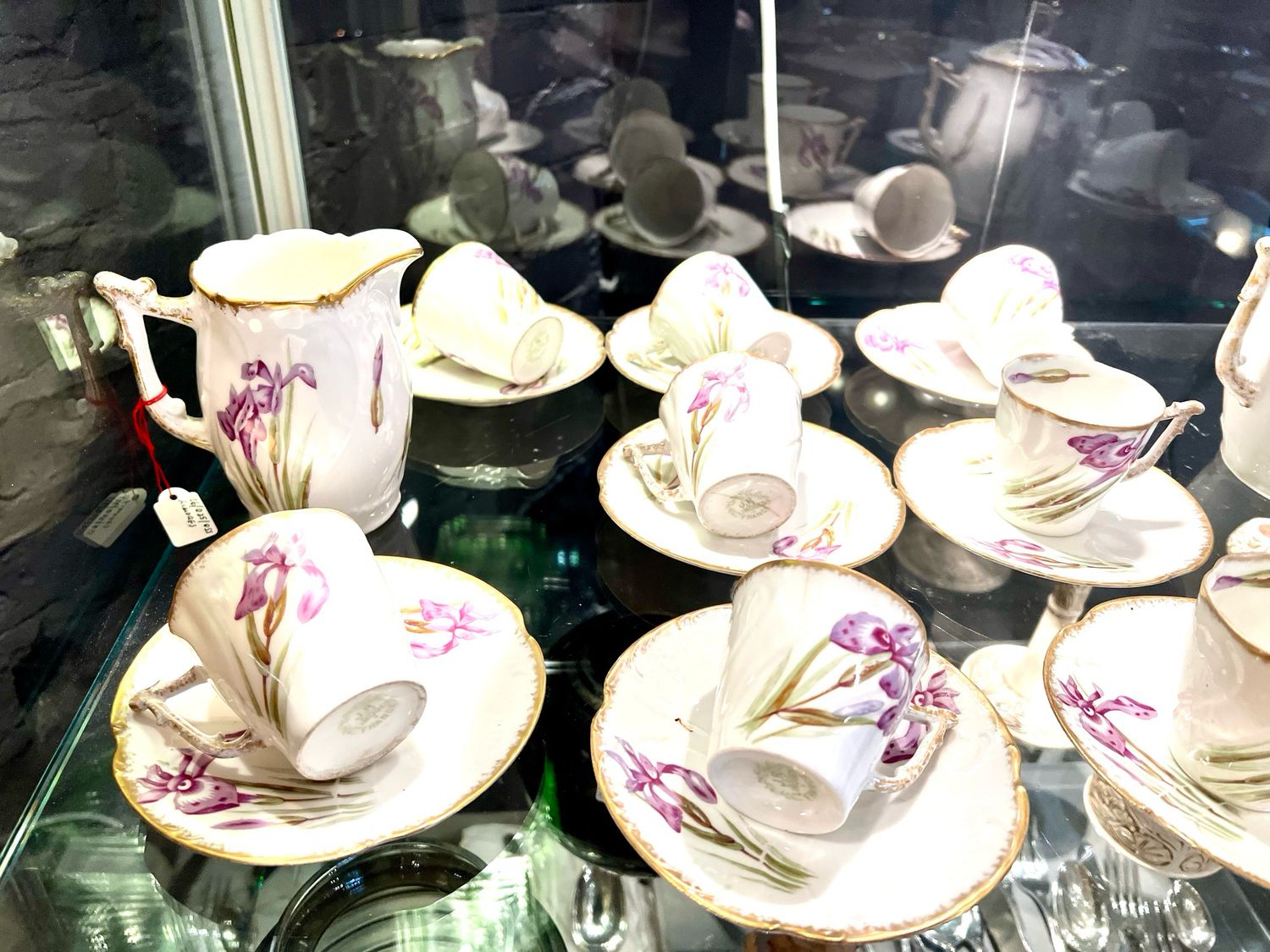 Espresso Tassen ,Untertassen , Zuckerdose, Milchkännchen Limoges Porzellan 22 Teile Jugendstils, handbemalt , signiert J.R. Jugendstil um 1900 Frankreich 