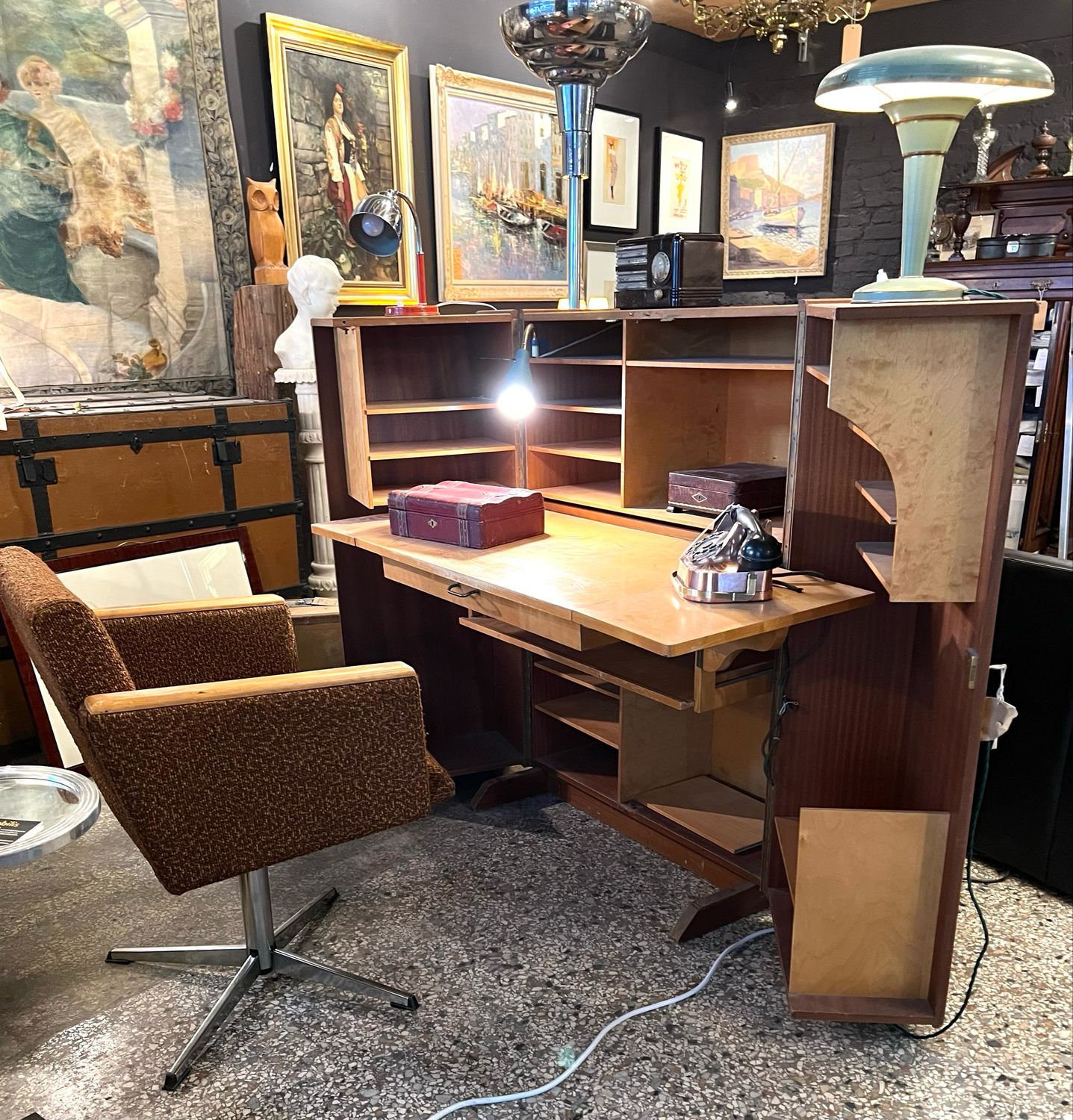 Hausbüro , Schreibtisch zusammen klappbar Vintage Midcentury ca. 1950‘er Jahre , mit originaler Lampe , verschliessbar