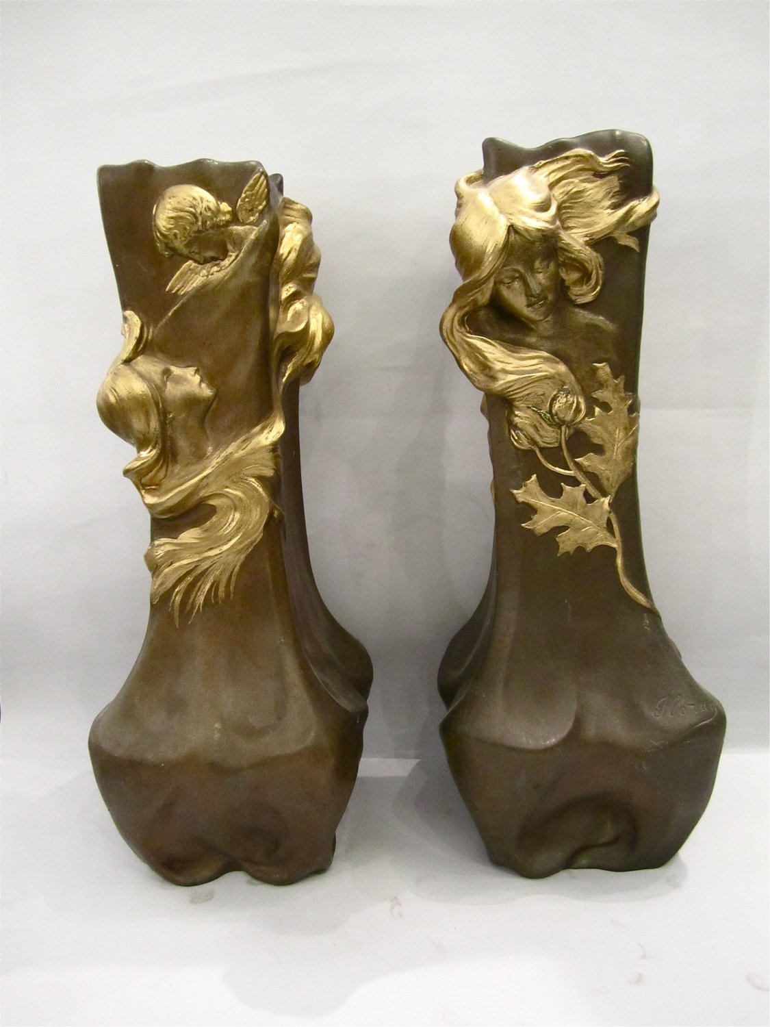 Paar große Jugendstil Vasen um 1900 signiert Francesco Flora, Frankreich french pair of signed art nouveau vases with women angels