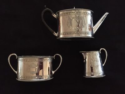 Dreiteiliges Teeservice aus massivem Sterling Silber , London, England 1876 von Robert Harper, 3 piece silver tea set victorian teapot cream jug sugar bowl