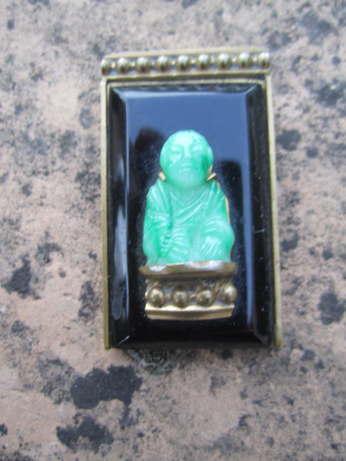 Art Deco Modeschmuck Klipp Kleiderklipp Buddha um 1930, stylish black and green glass dress clip