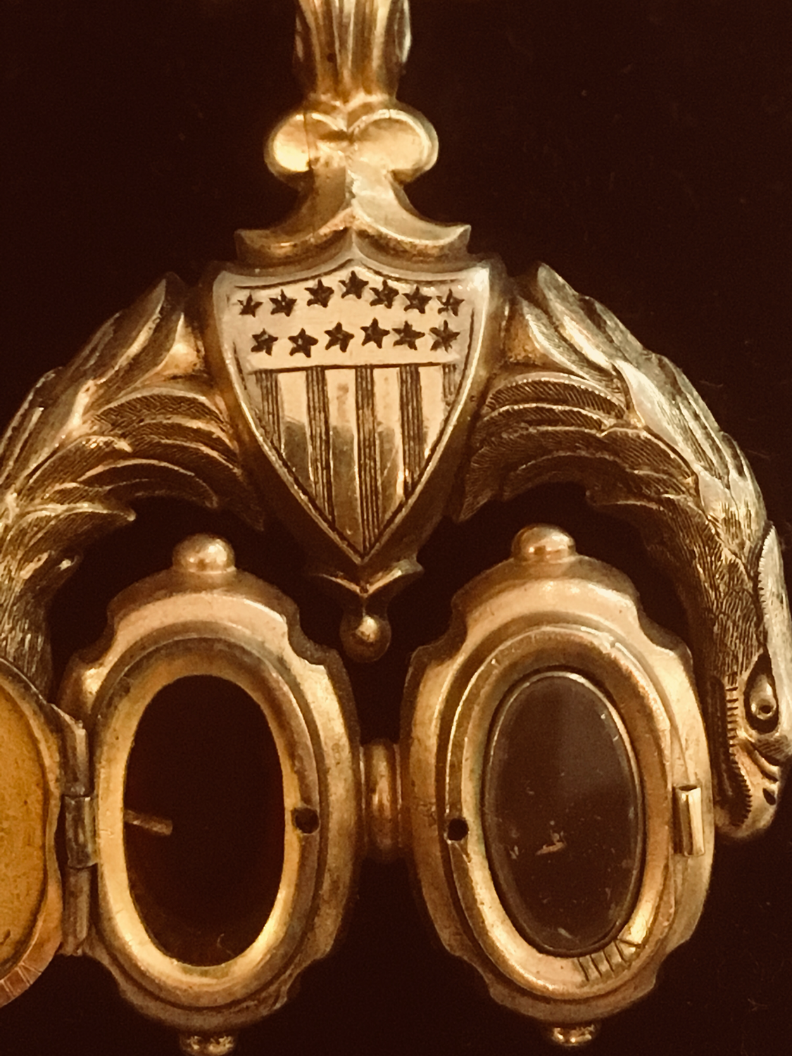 rare original antique american fob pendant locket in 14 ct gold 13 states United States eagle heads, George Washington America 18th century ca. 1790