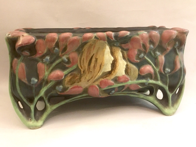 Amphora Österreich Jugendstil Keramik Jardiniere Tisch Dekoration um 1900 Misteln Mistelzweig Frauen Profile , Austrian signed Art Nouveau ceramic flower decoration mistletoe center piece