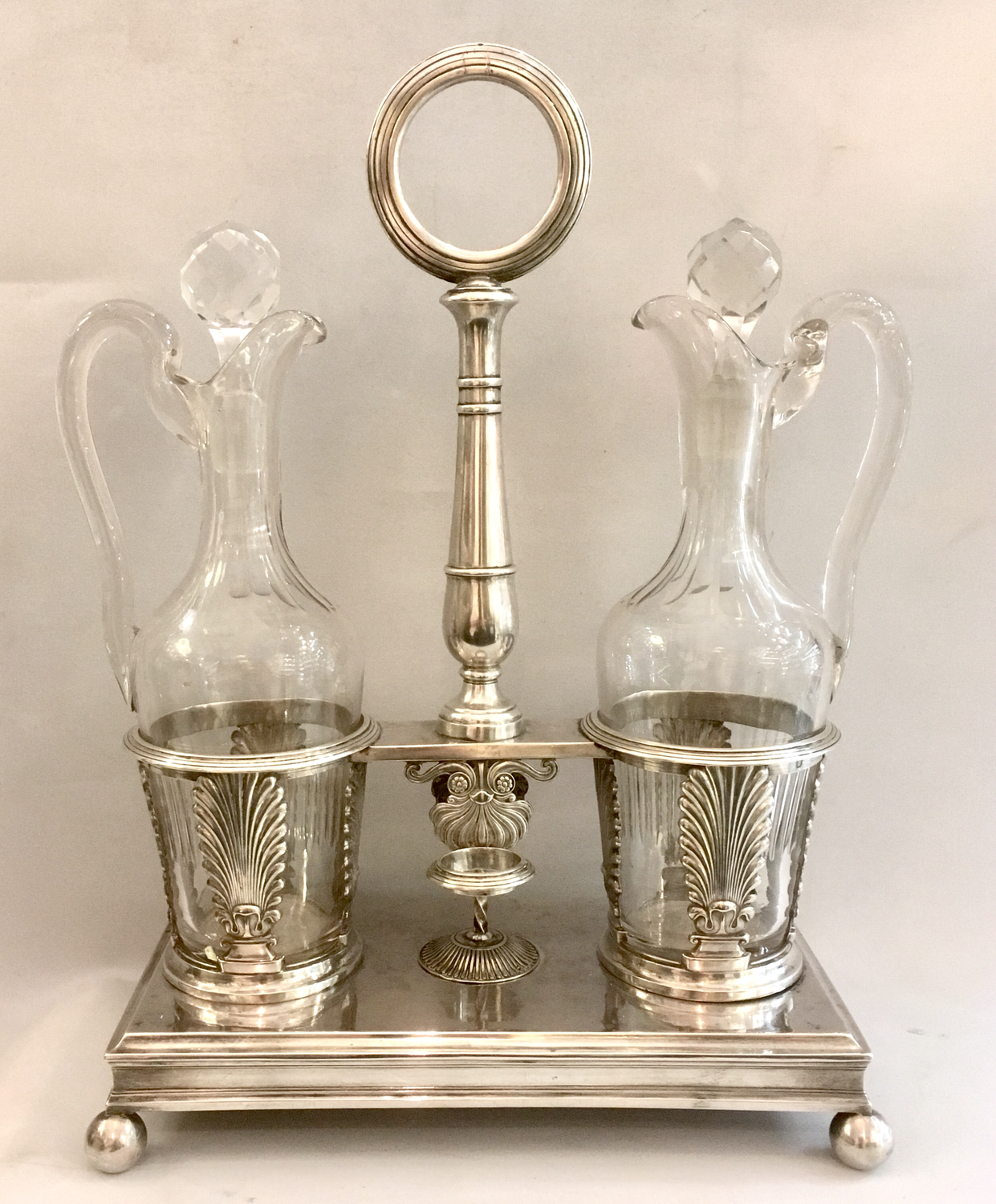 Essig Öl Menage Empire 1820 Biedermeier Frankreich Glas im massivem Silber Gestell Palmetten Dekor, georgian solid silver oil vinaiger bottle stand french early 19 th century decoration palm leaves