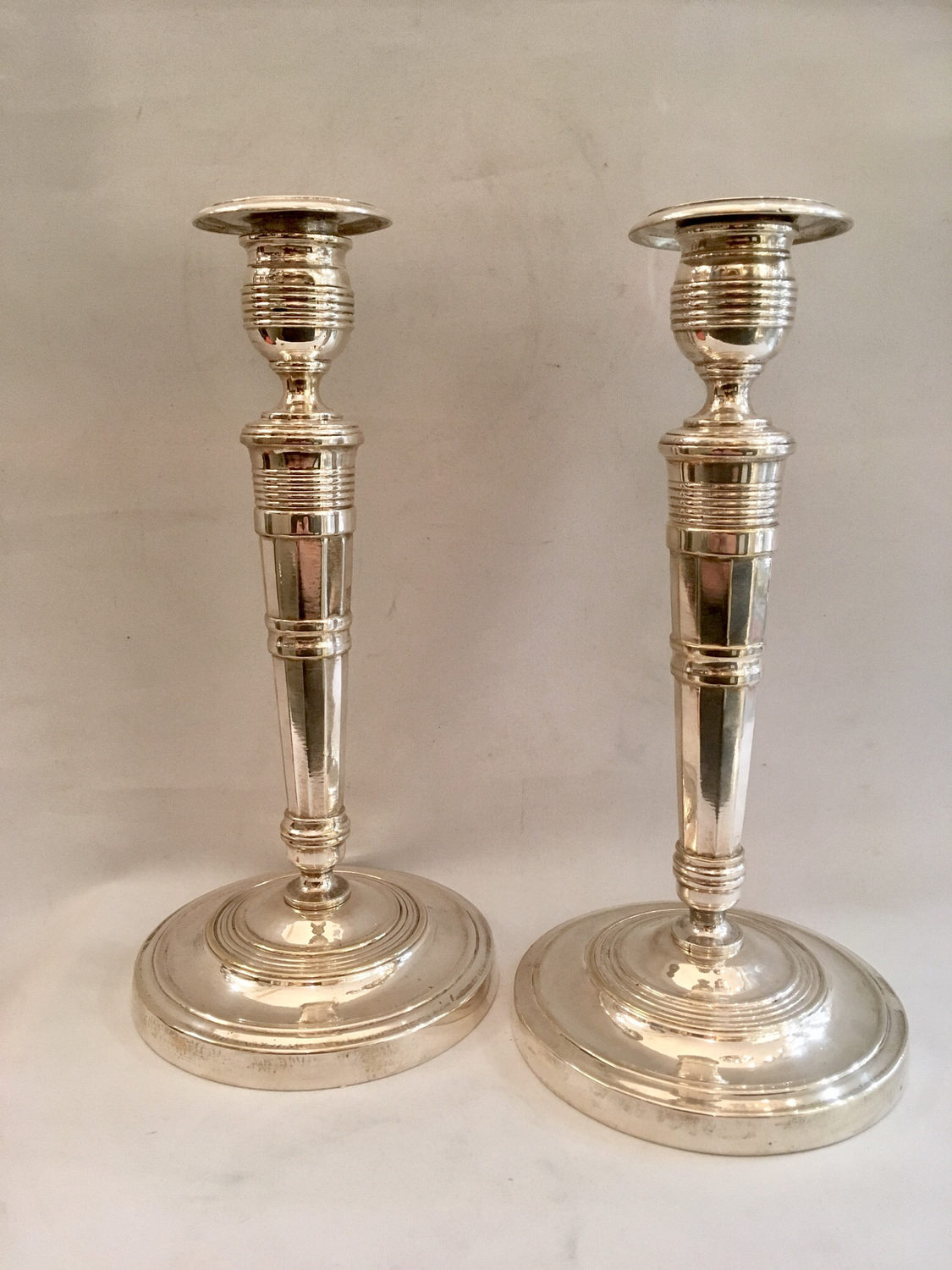 Paar antike versilberte Kerzenleuchter Leuchter Empire Biedermeier um 1820, pair of silver plated Georgian candlesticks