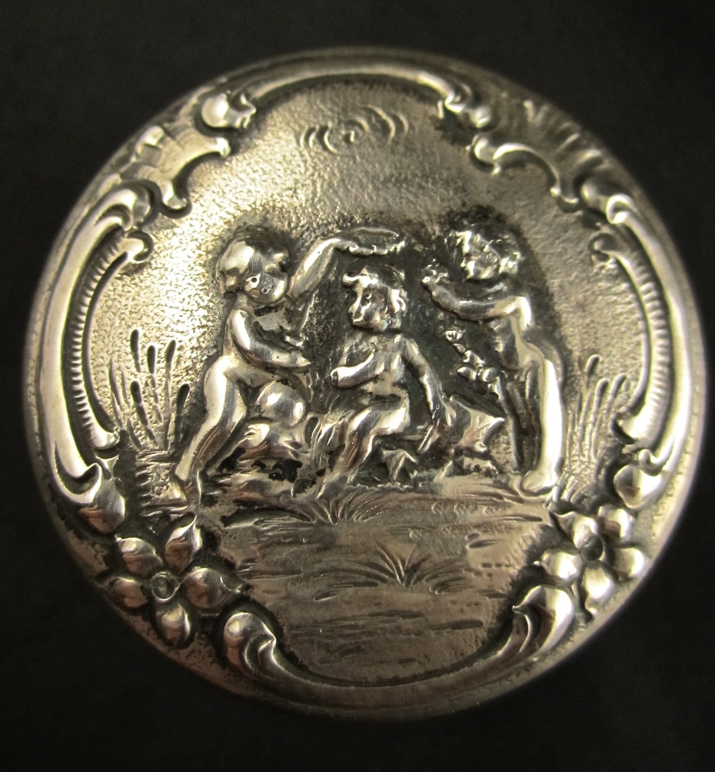 small victorian silver lided box with 3 children playing