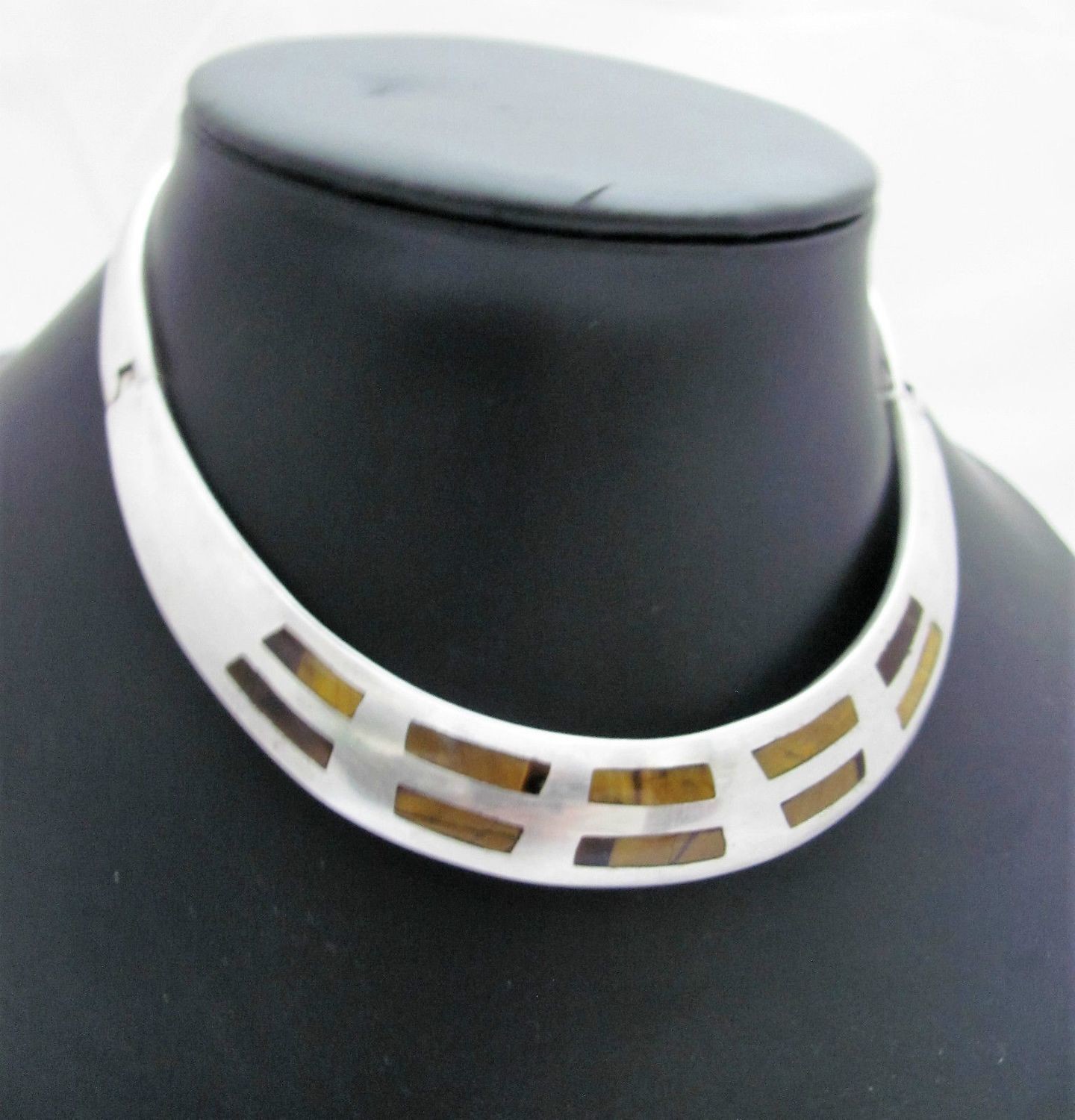Silber Halsreif, Torque mit Scharnier,Collier besetzt mit Tigerauge modernistisches Design, Mexiko um 1960 , Vintage, silver Modernist hinged collar necklace choker with