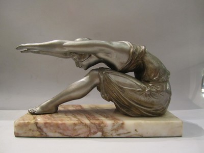 Buchstützen Paar Art Deco Frauenskulptur `Limousin´um 1925, pair of bronzed metal book ends of sculptured ladies on marble base