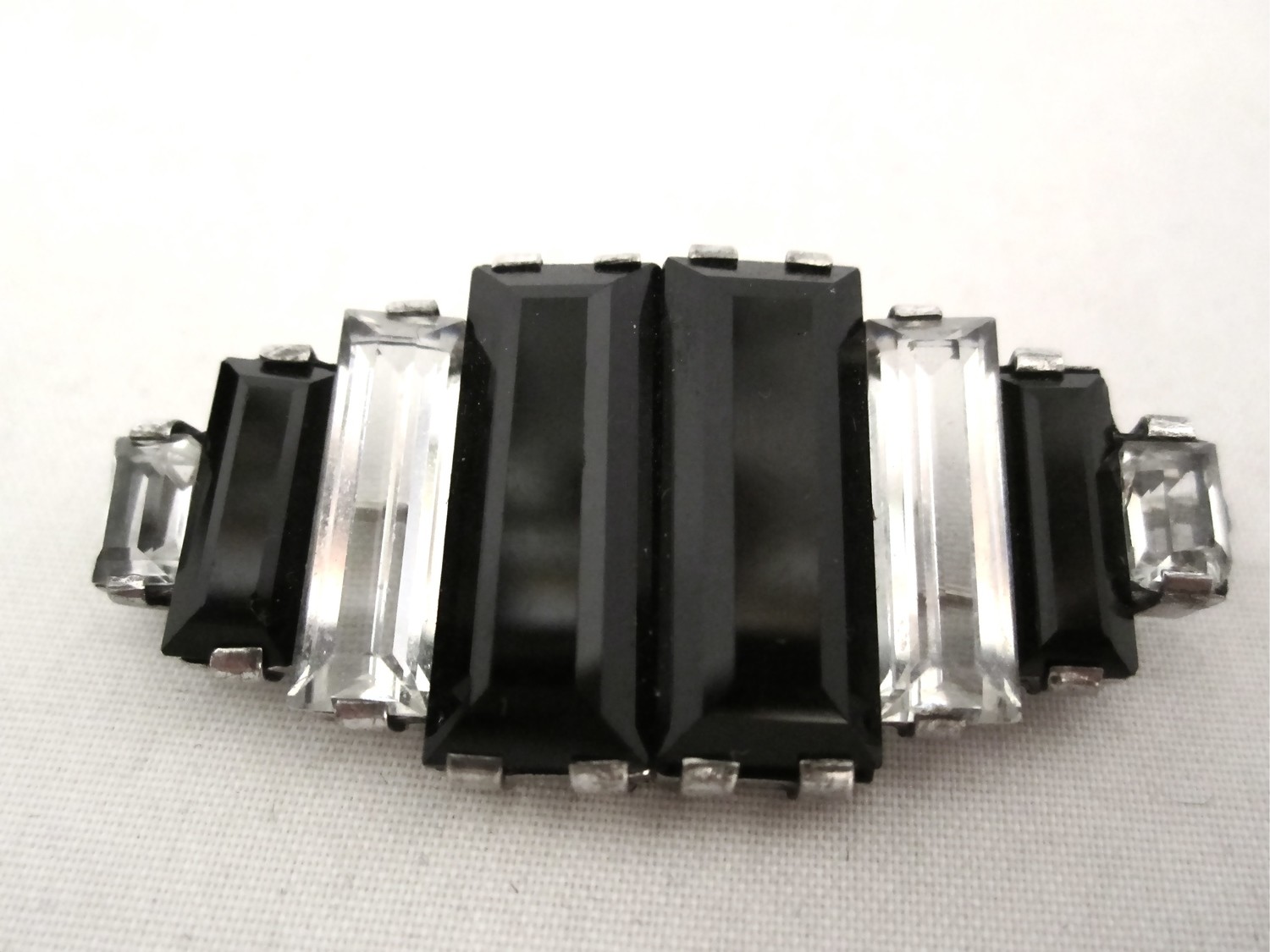 Brosche Silber Art deco schwarz weiß Strass geometrisches Muster um 1925, stylish French silver geometrical black and white paste brooch  Frankreich