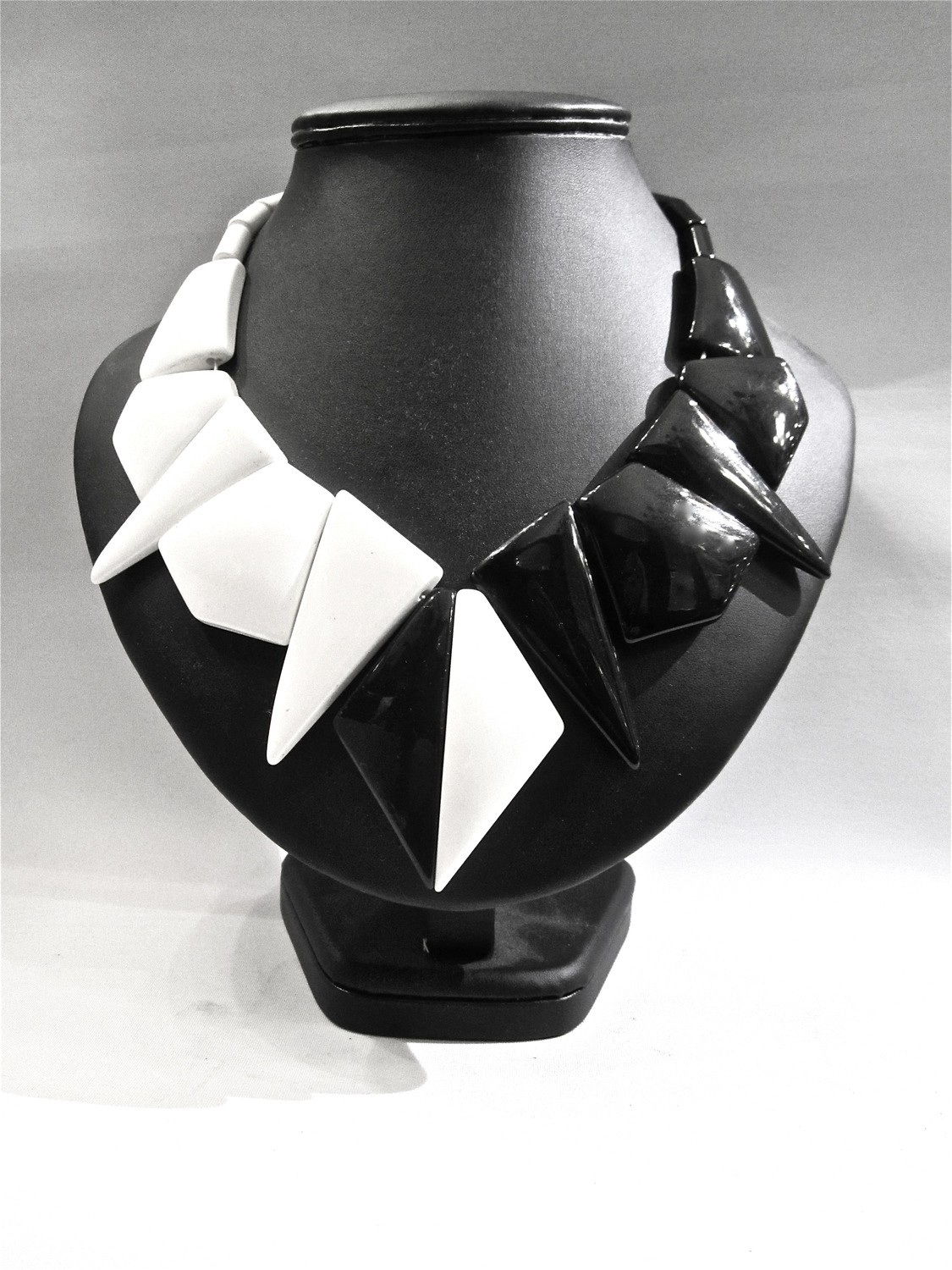 Schwarz weiß Collier 60´er Jahre Galalith, Corrège, black and white necklace sixties