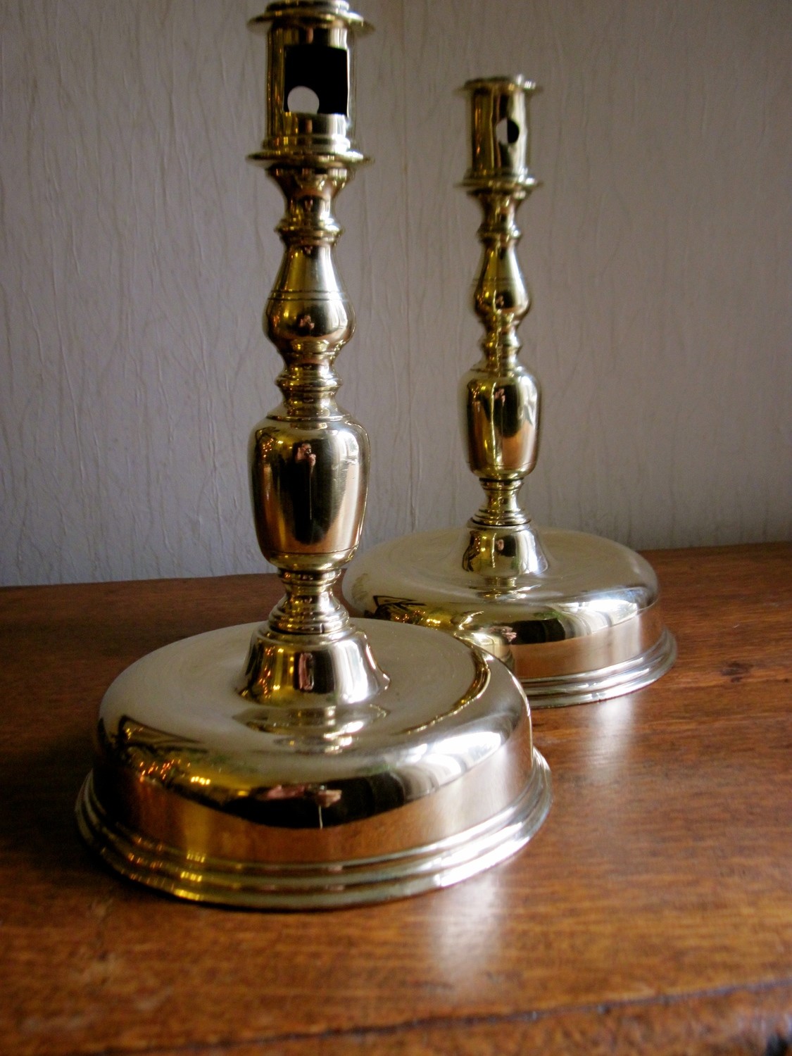 Paar Bronze Glocken Leuchter Schiffsleuchter Spanien um 1600 Renaissance, pair of bellshaped spanish ships candleholders 17th century or earlier