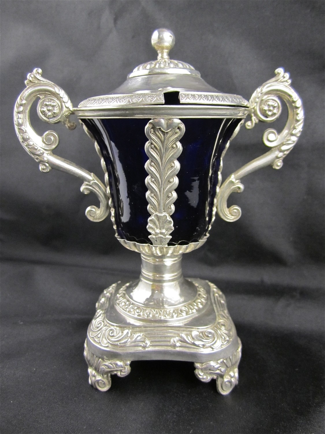 Gefäß Silber für Senf oder Konfitüre mit blauem Glaseinsatz Empire 1818-1838, georgian french silver mustard jar blue glass liner