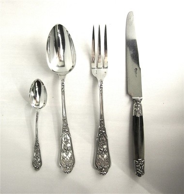 Besteck Jugendstil um 1900, versilbert 44 Teile, `Ravinet d´Enfert´, signed art nouveau cutlery iris design silver plated