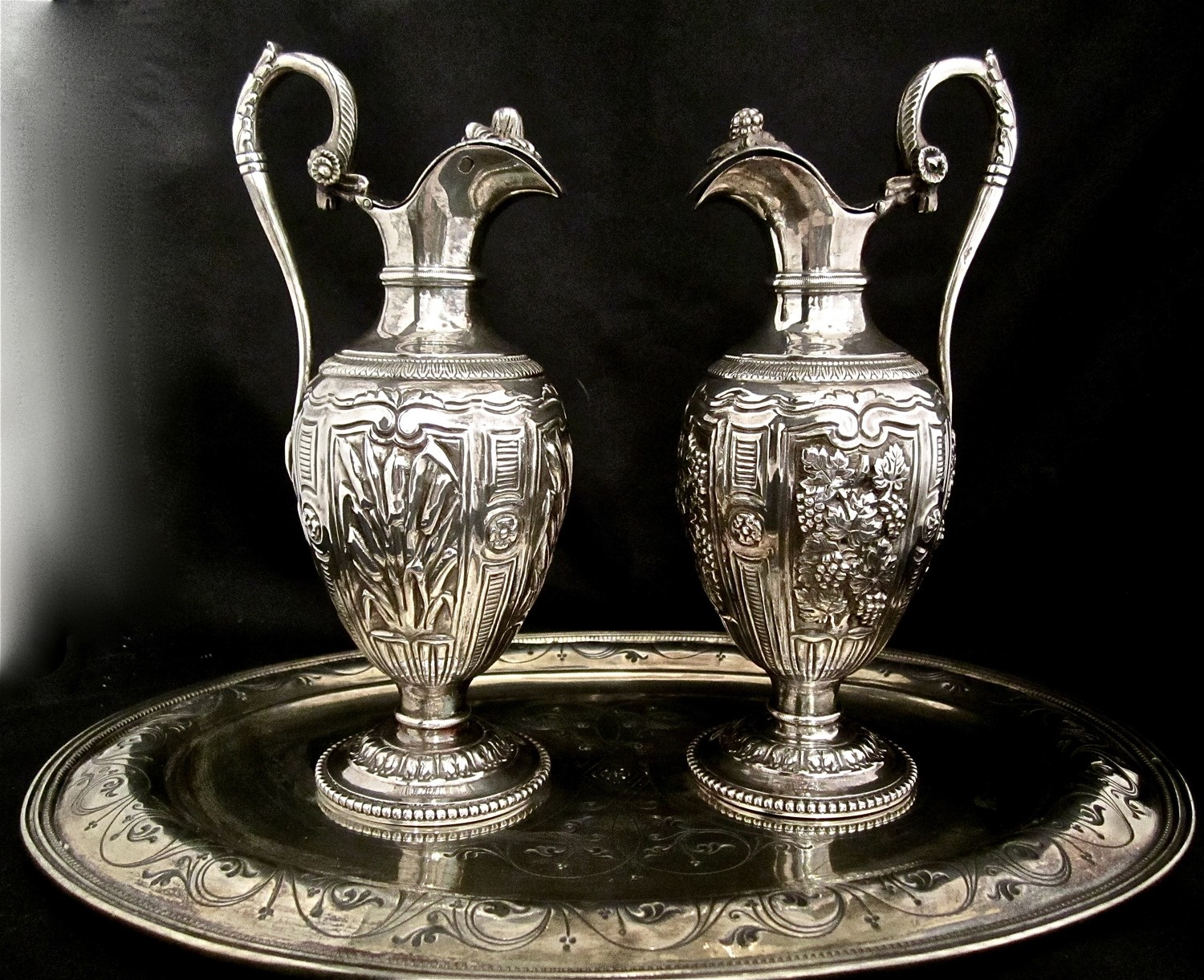 Aquae vinum Silber Frankreich Empire Biedermeier 2 Wein Kannen auf Tablett mit Restvergoldung , Service für Abendmahl oder Essig / Öl , french silver georgian 1818-1838 communian set