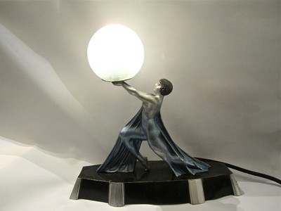 Lampe Art Deco Tischlampe um 1925 `Blaue Tänzerin´, table lamp with globe shade sculpture of lady dancer in blue dress on marble base