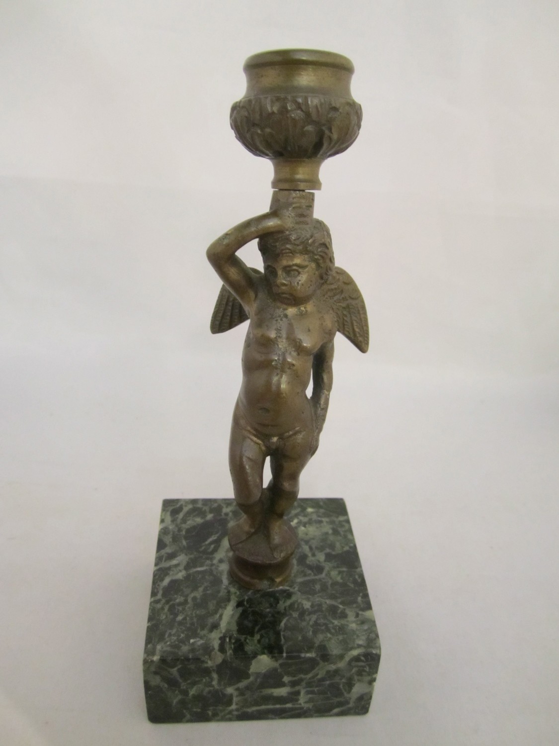 Antiker Bronze Engel als Kerzenhalter Kerzenleuchter, Marmorsockel wohl 16.Jahrhundert Renaissance, Barock, baroque angel putto candle holder on marble base