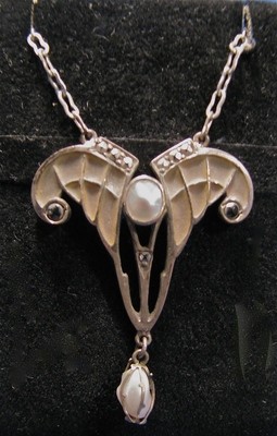 Plique à jour, transluzid Fenster Emaille Anhänger Jugendstil um 1900, art nouveau window enamel silver necklet with markasites and pearls