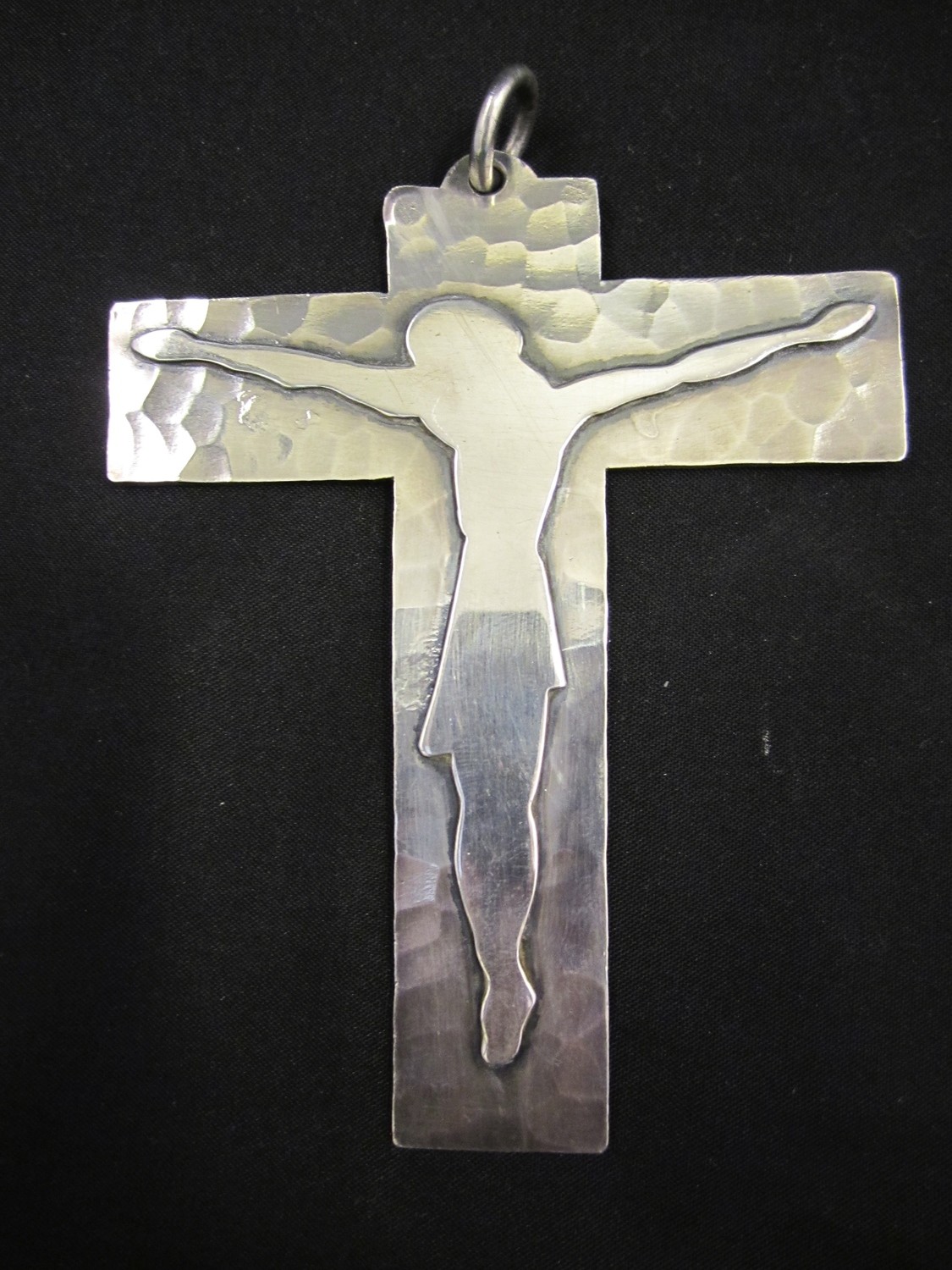 Jean Desprès Kreuz Anhänger in Silber Kruzifix, Besitzer Rennfahrer Guy d´Hotel, religious cross pendant silver signed by famous artist designer